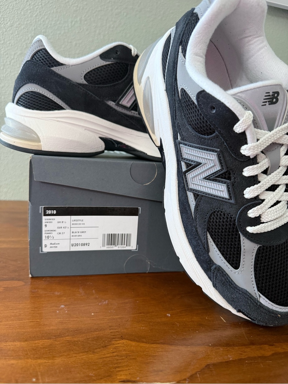 New Balance 2010 Black & Grey Lifestyle Sneakers